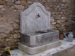 fontaine avec ancienne auge1